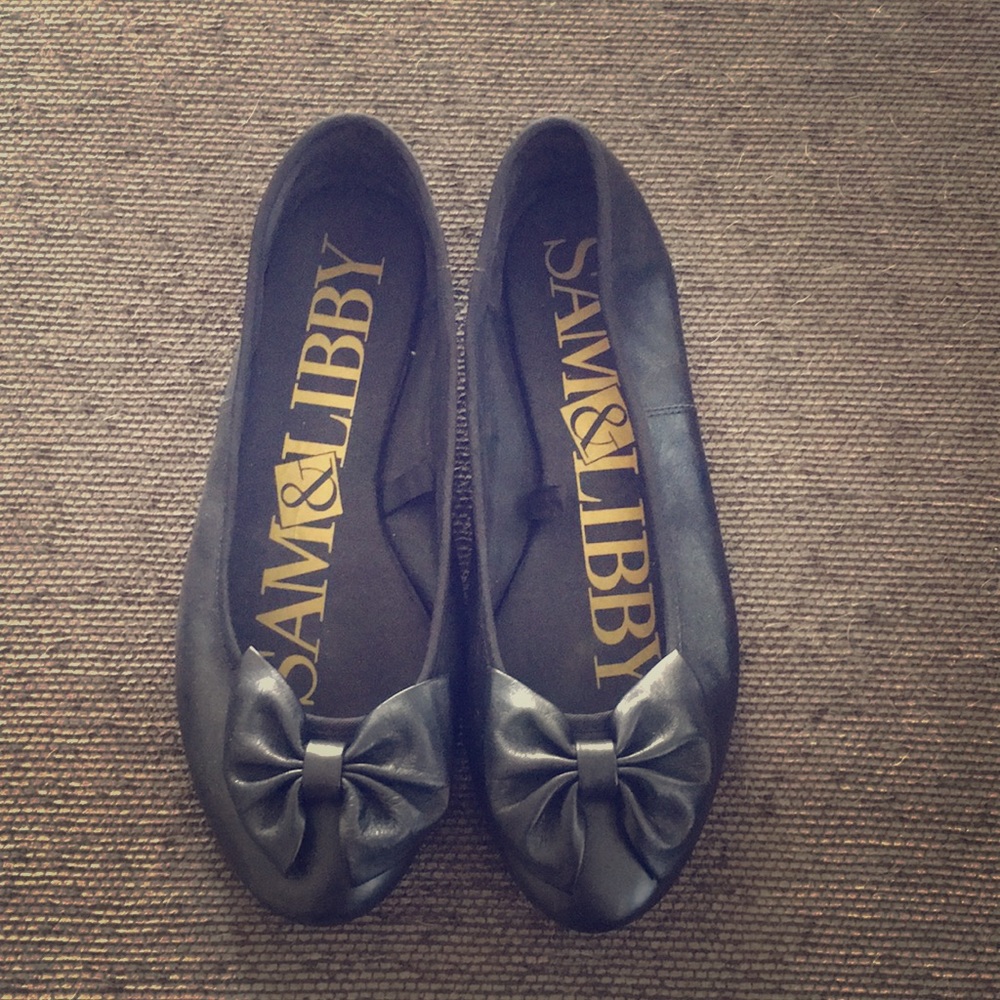 Brand new, never worn Sam & Libby bow flats